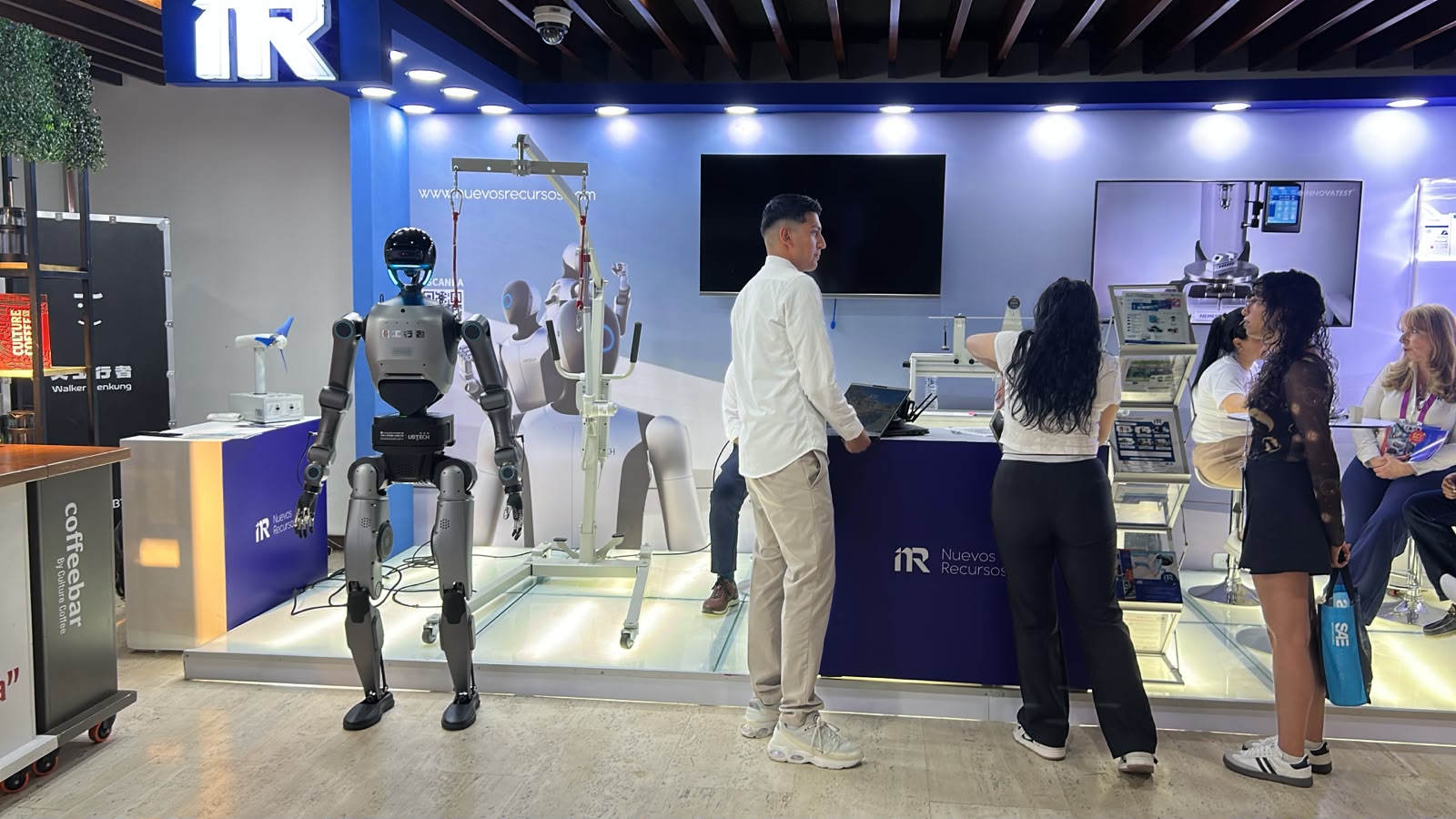 Exposición de tecnología y robótica educativa